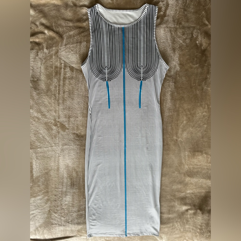 Slim Body hugging dress 🤍 - Picture 6 of 6